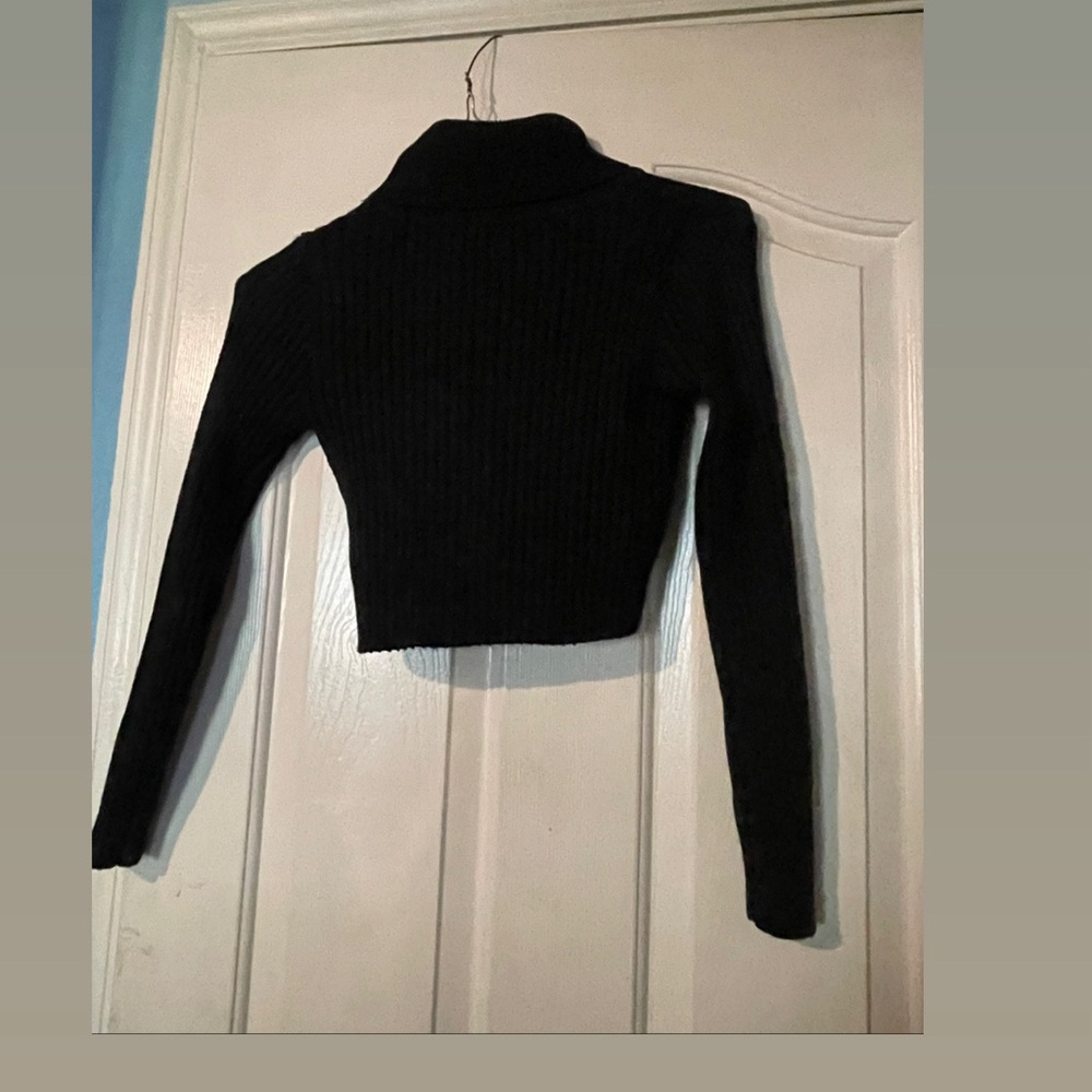 Crop top black turtleneck